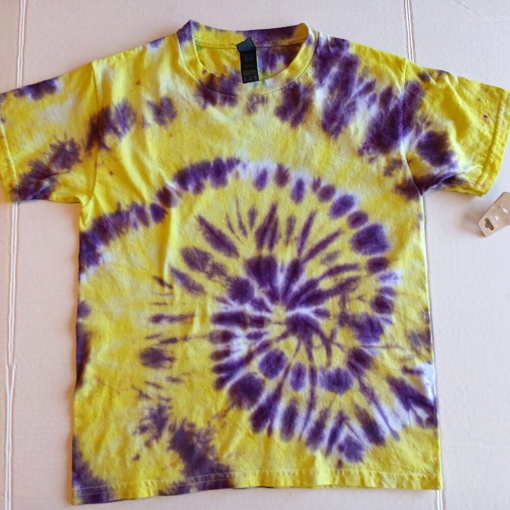 Yellow and Purple Tie Dye T Shirt with Swirl Pattern Unisex Kids Size Small - Picture 11 of 16